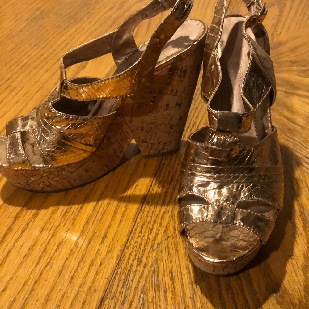 Rose gold metallic BCBG wedges size 7.5